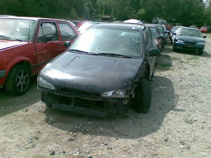 Mitsubishi Colt - på kirkegården billede 20