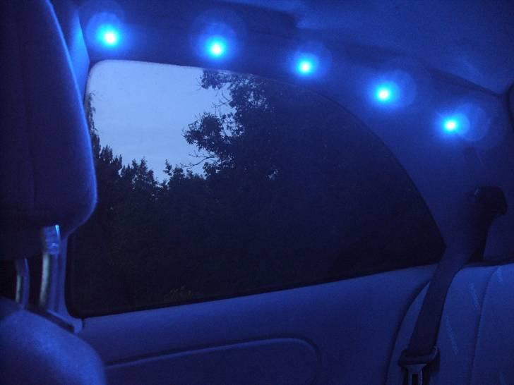 Opel Corsa B - Dioder i den ene side, ved bagsædet. billede 5