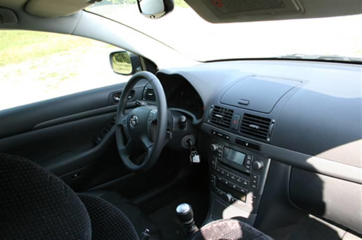 Toyota Avensis - lige hurtigt indenfor billede 5