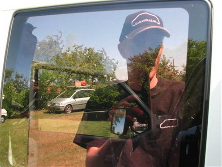 VW Transporter 2,4D SOLGT - Solfilm monterer man da selv... Bare man køber noget ordentlig film. billede 11