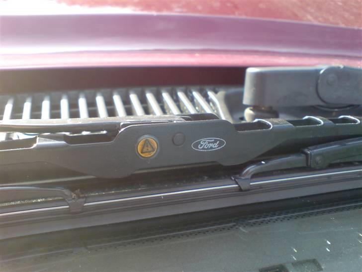 Ford Escort CLX 1,8i 16v - FORD vinduesviskere, jojo, der er skam ikke sparet på noget, haha.. :P  billede 11