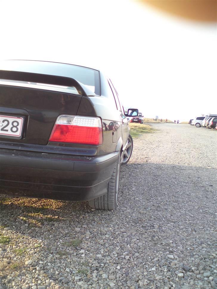 BMW 318is e36 - Så fik jeg diodebaglygter på og fjernet AC schnitzer mærket bag på.. Det pyntede ;) billede 20