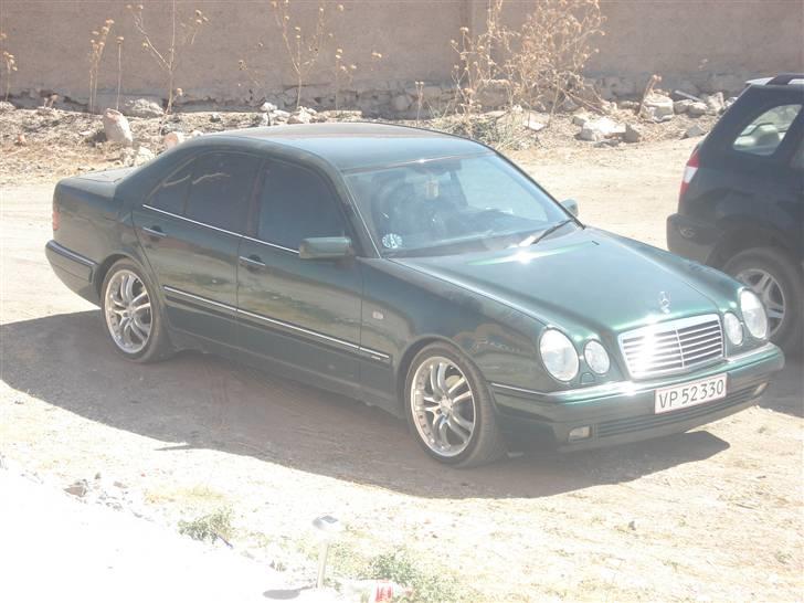 Mercedes Benz E 220 CDI AVANTGARDE billede 1