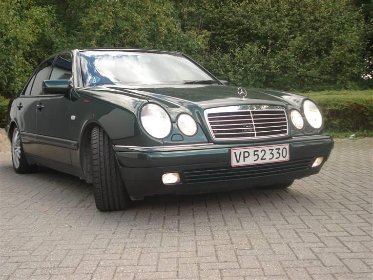 Mercedes Benz E 220 CDI AVANTGARDE billede 2