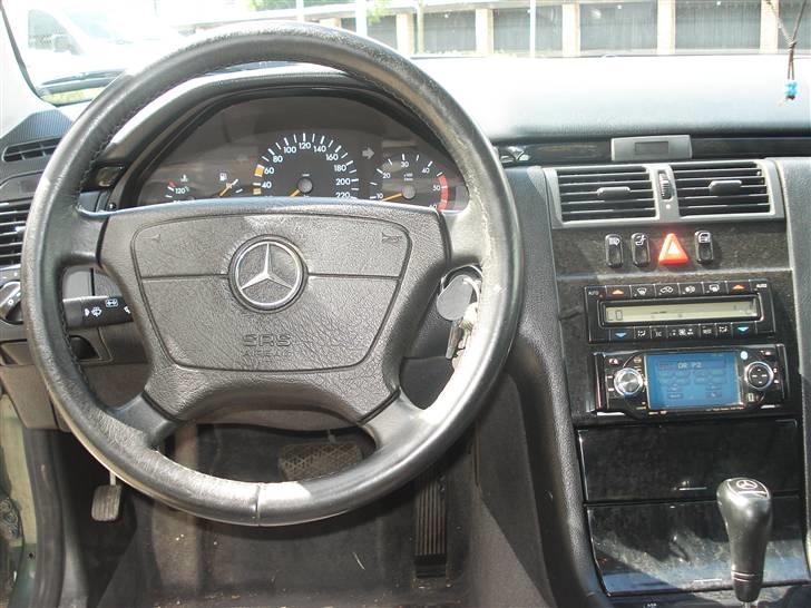 Mercedes Benz E 220 CDI AVANTGARDE billede 4