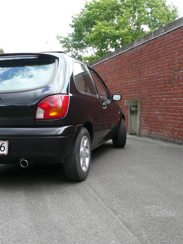 Ford Fiesta 1,25 Ghia (SOLGT) billede 5