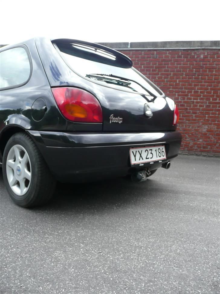 Ford Fiesta 1,25 Ghia (SOLGT) billede 10