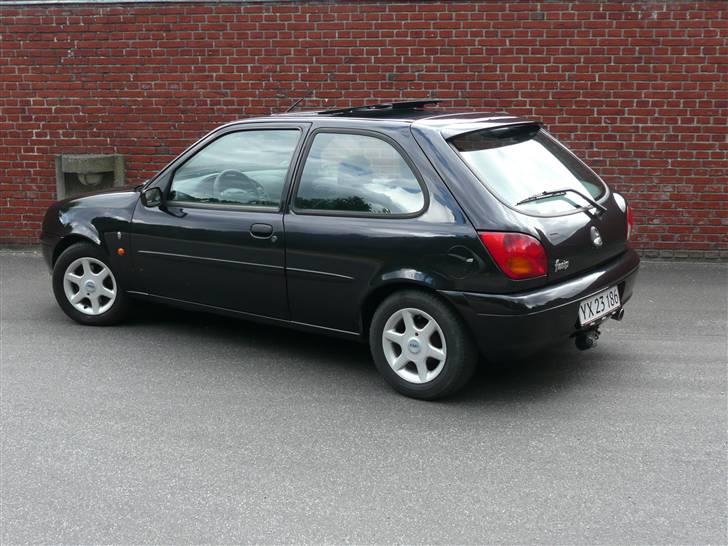 Ford Fiesta 1,25 Ghia (SOLGT) billede 11