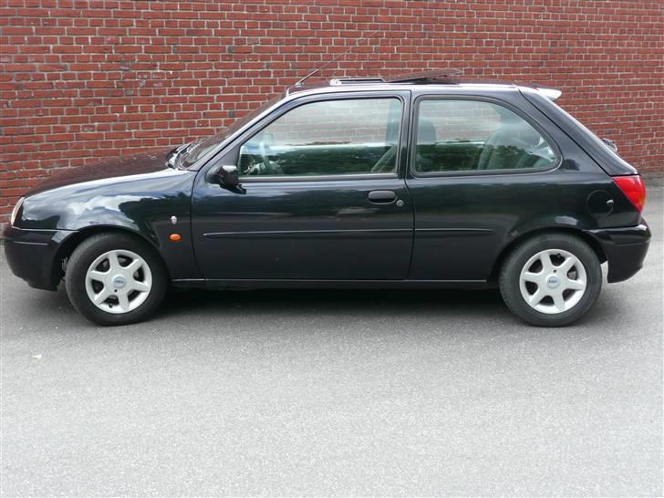 Ford Fiesta 1,25 Ghia (SOLGT) billede 12