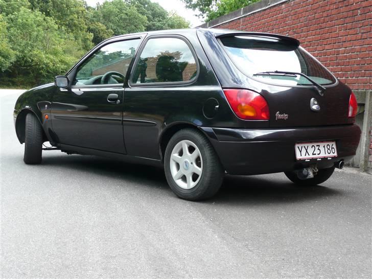 Ford Fiesta 1,25 Ghia (SOLGT) billede 14