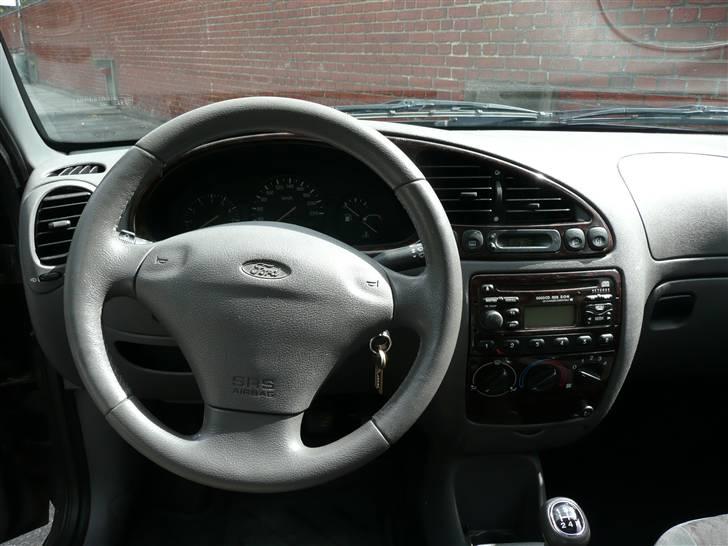 Ford Fiesta 1,25 Ghia (SOLGT) billede 15