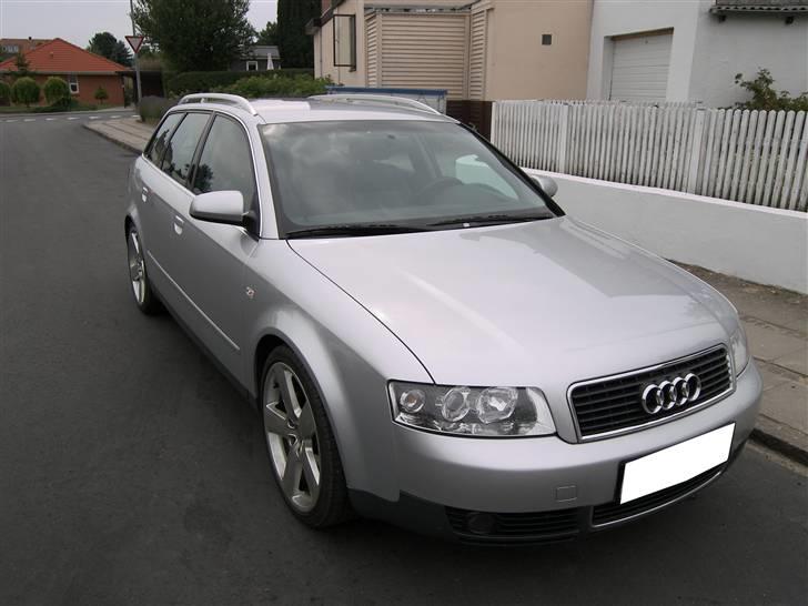 Audi A4 avant tdi - SOLGT - Flot design der desværre går lidt ud over pladsen billede 1