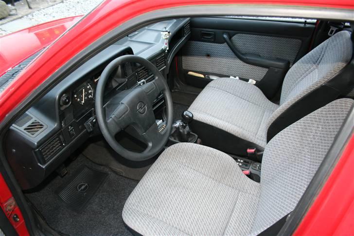 Opel Kadett E 1.6I Byttet - El-ruder, el spejle og nyt opel rat billede 6
