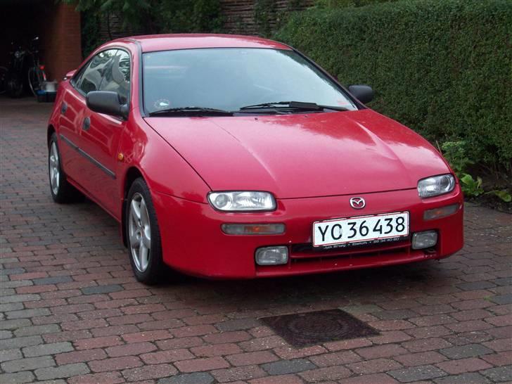 Mazda 323 F billede 1