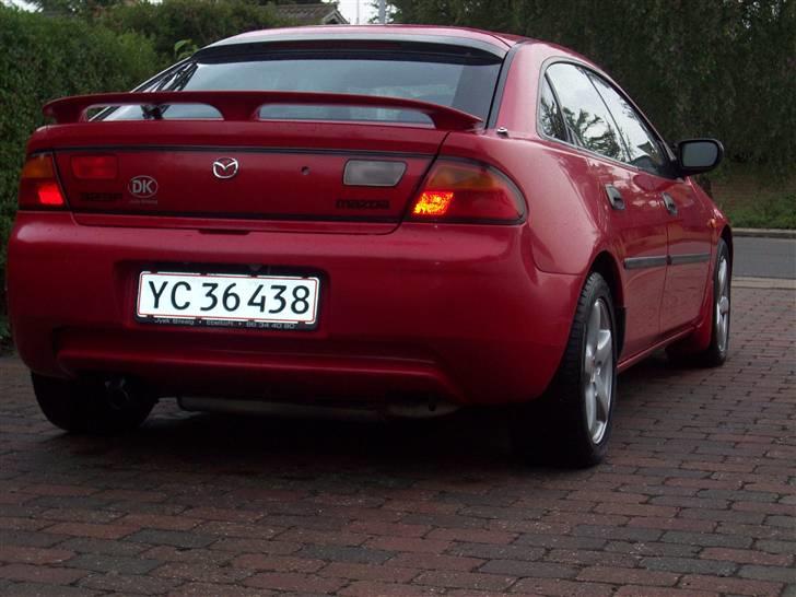 Mazda 323 F billede 2