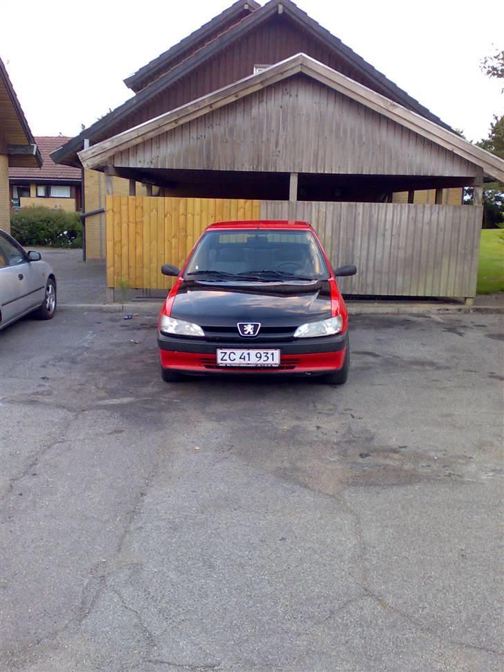 Peugeot 306 død  - Lige et enkelt billed med den nye hjelm og de nye lygter billede 3