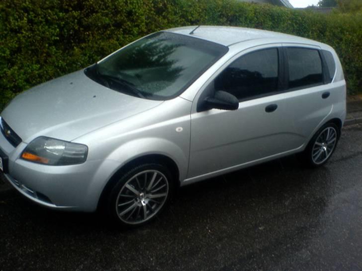 Chevrolet Kalos - Skod billede af bilen, vejret er ikke ligefrem godt nu :) men ruderne er da tonet her :) billede 8