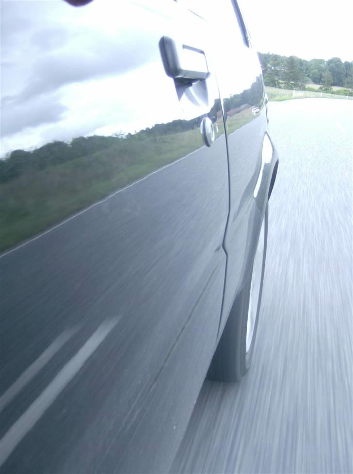 Toyota Starlet 1,3 Sport - trods 23 år på bagen, står den stadig stjerneklar i lakken billede 16