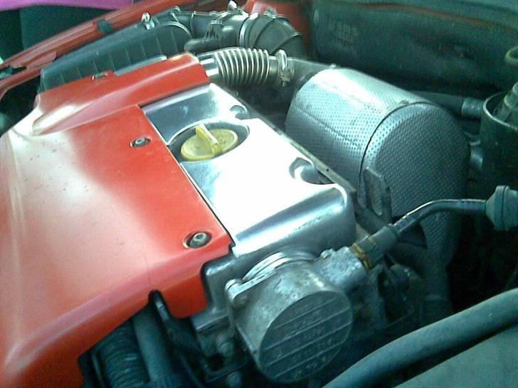 Opel Astra G Sport - Poleret ventildæksel, skal dog poleres bedere, dette var bare et forsøg :) billede 15