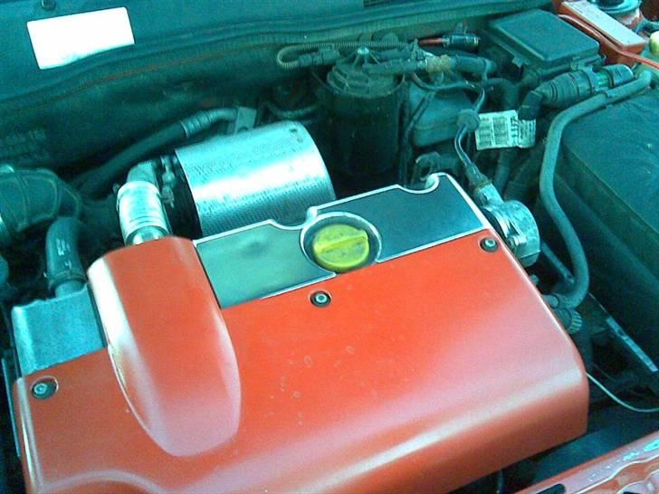 Opel Astra G Sport - Poleret ventildæksel, skal dog poleres bedere, dette var bare et forsøg :) billede 16