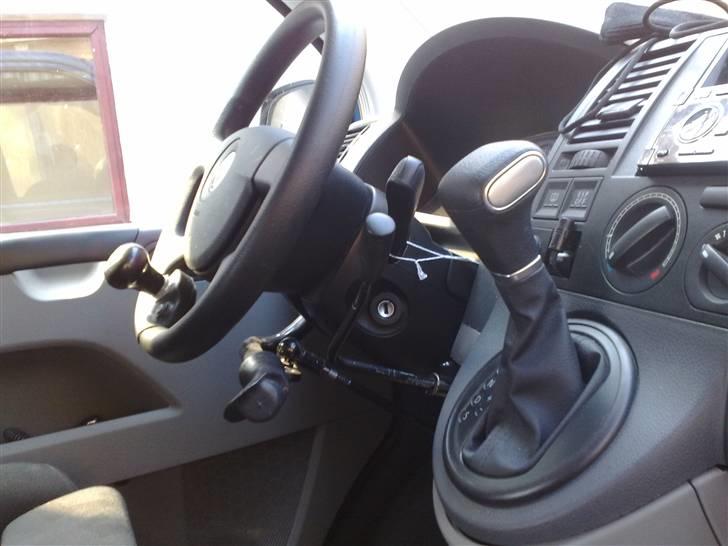 VW Transporter T5 - Der kan I se håndbetjeningen. Speeder + bremser billede 18