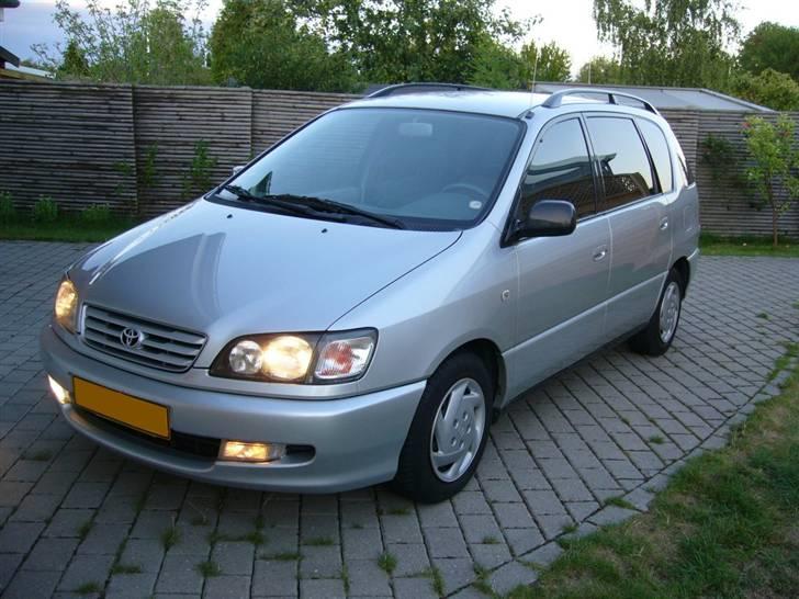 Toyota Sportsvan 2.2 TD (Solgt) billede 1