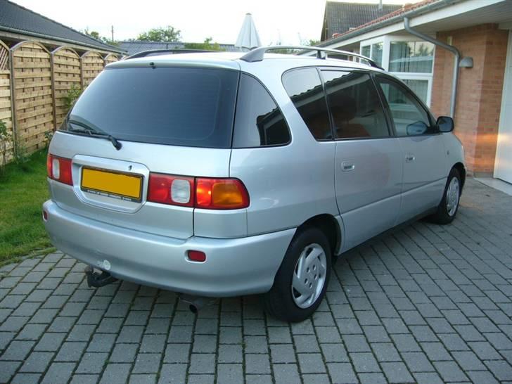 Toyota Sportsvan 2.2 TD (Solgt) billede 2
