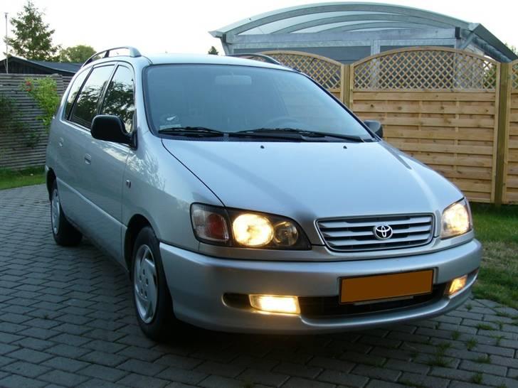 Toyota Sportsvan 2.2 TD (Solgt) billede 3