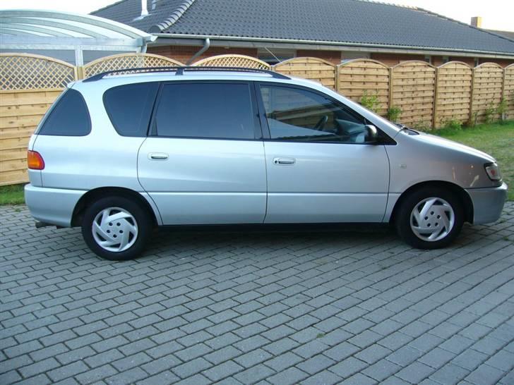 Toyota Sportsvan 2.2 TD (Solgt) billede 4