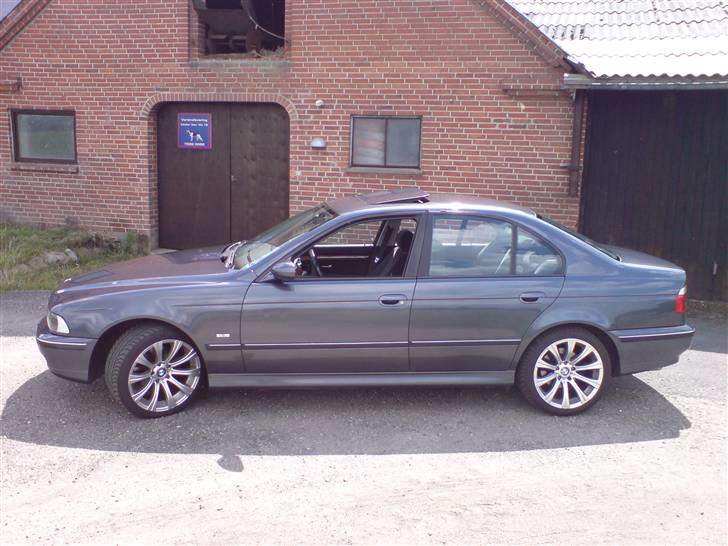 BMW 523i billede 1