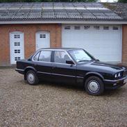BMW E30 320i