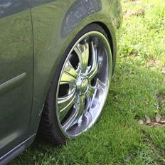 VW Touran 2,0 TDI ( SOLGT )