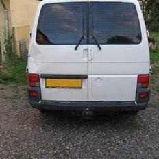 VW Transporter 2,4D
