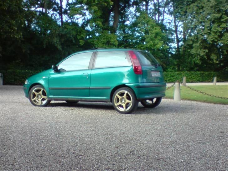 Fiat Punto SOLGT 30.01.09 - Billede af bilen foran Ulriksholm Slot billede 4