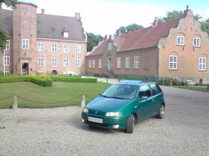 Fiat Punto SOLGT 30.01.09 - Billede af bilen foran Ulriksholm Slot billede 10
