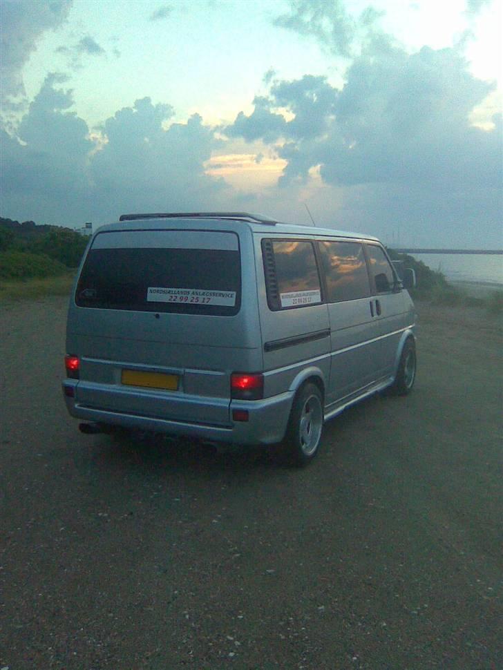 VW Caravelle Total skadet billede 10