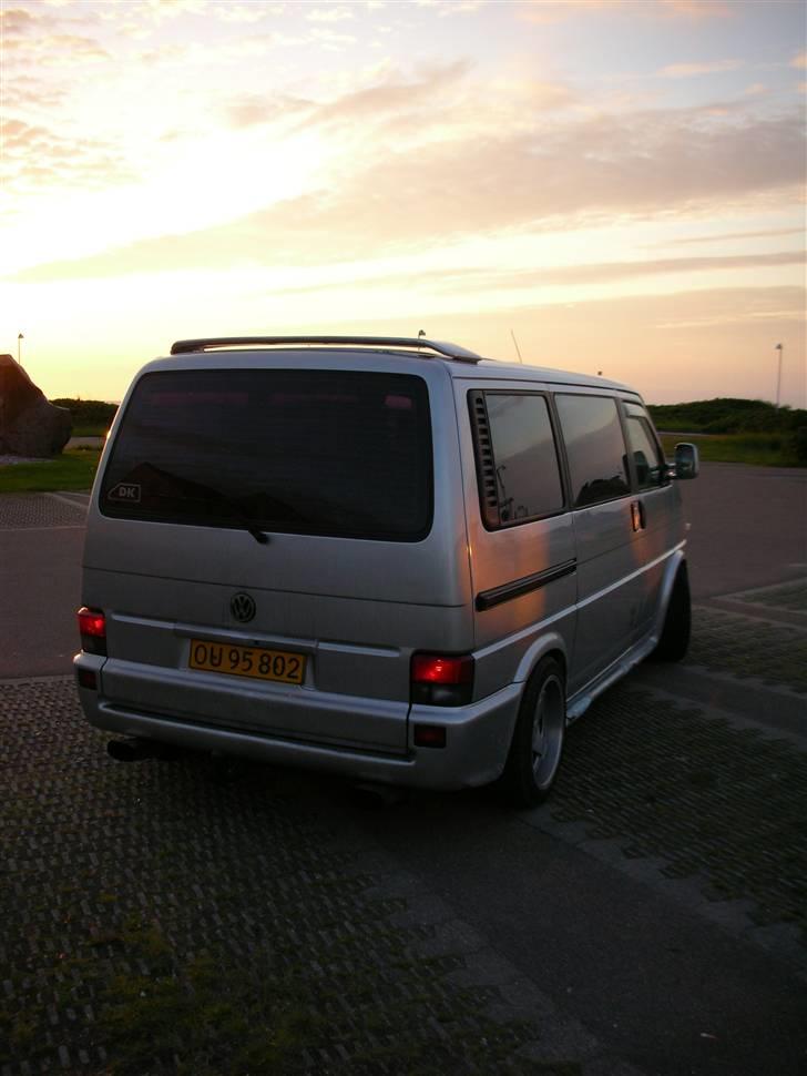 VW Caravelle Total skadet billede 13
