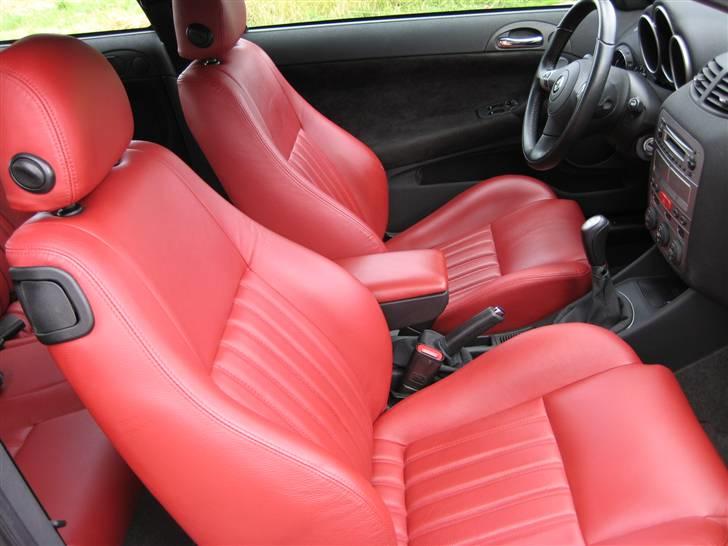 Alfa Romeo 147 - De røde sæder kan godt se lidt for lyse ud på billederne billede 4