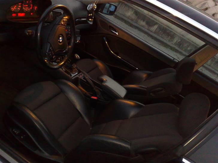 BMW E46 320ci 2,2 Coupé SOLGT - Her har vi så stuen, ja dellædder fra 330ci.. billede 18
