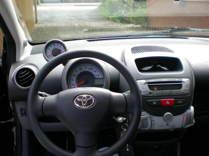 Toyota Aygo + Solgt billede 12
