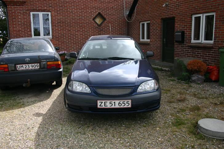 Toyota Avensis - Mont en anden front grill, fra booster billede 16