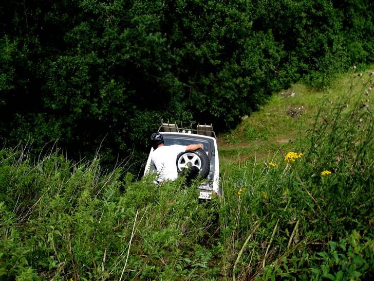 Suzuki Samurai 4x4 - Lidt levende kontravægt ned af bakken :) billede 7