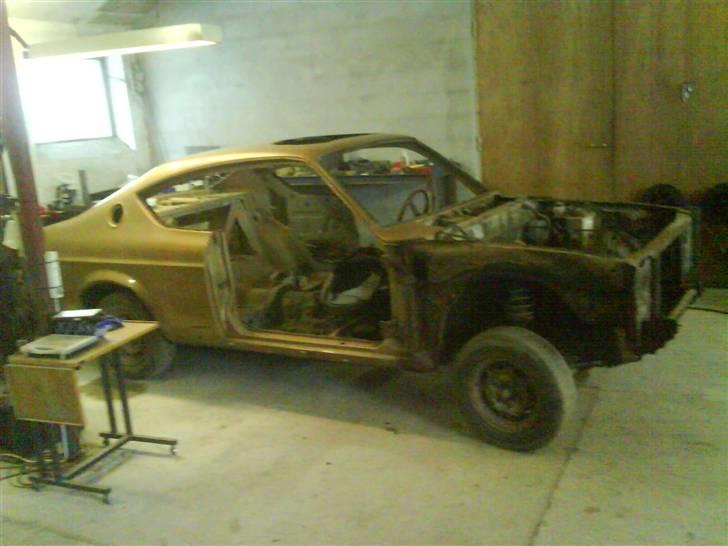 Mazda 929 Hardtop - Så kom hun endelig ind i værkstedet. - kun 2 år for sent..! billede 12