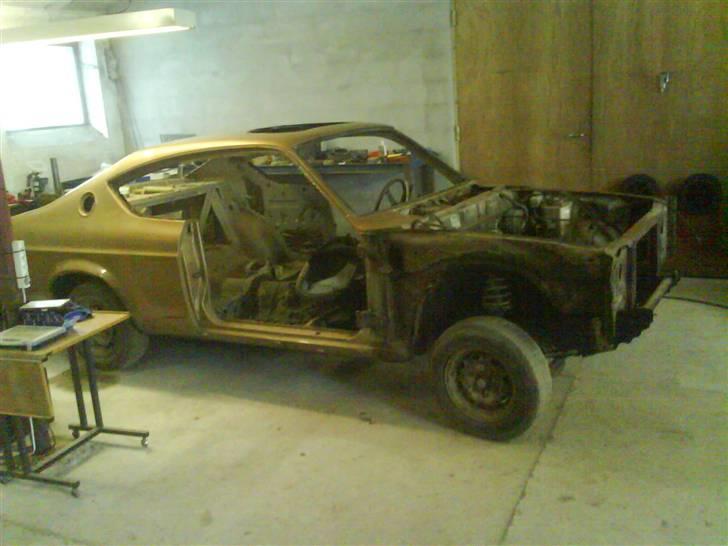 Mazda 929 Hardtop - Så kom hun endelig ind i værkstedet. - kun 2 år for sent..! billede 13