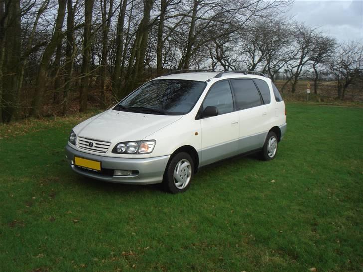 Toyota sportsvan *solgt* billede 1