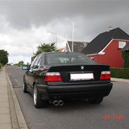 BMW 320i E36