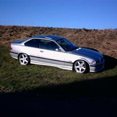 BMW 323i coupe
