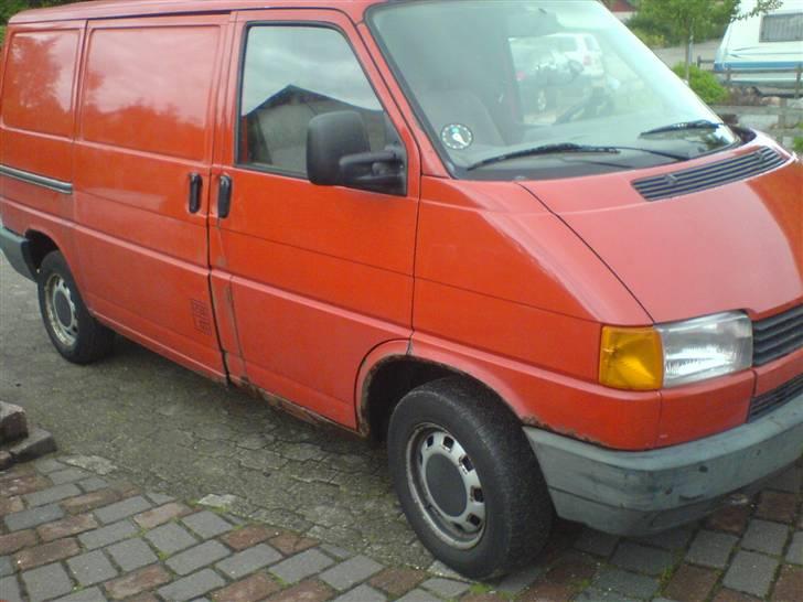VW transporter T4 - skærmkanter skal slibes og males og monteres med skørter.projekt2. billede 2