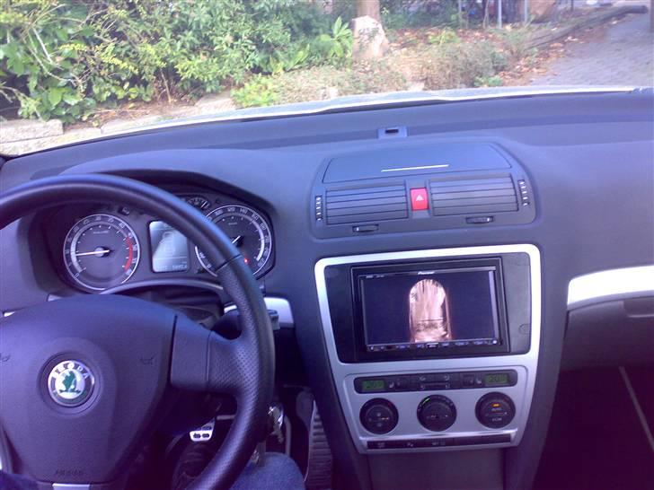 Skoda octavia RS 2,0 TDI - 7) Hva er der i TV :-) billede 7