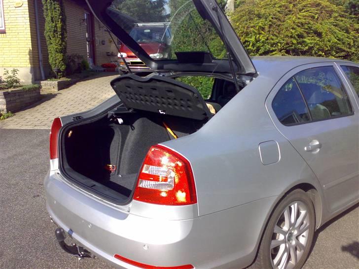 Skoda octavia RS 2,0 TDI - 12) Masser af plads til Feriebagage :-) billede 12